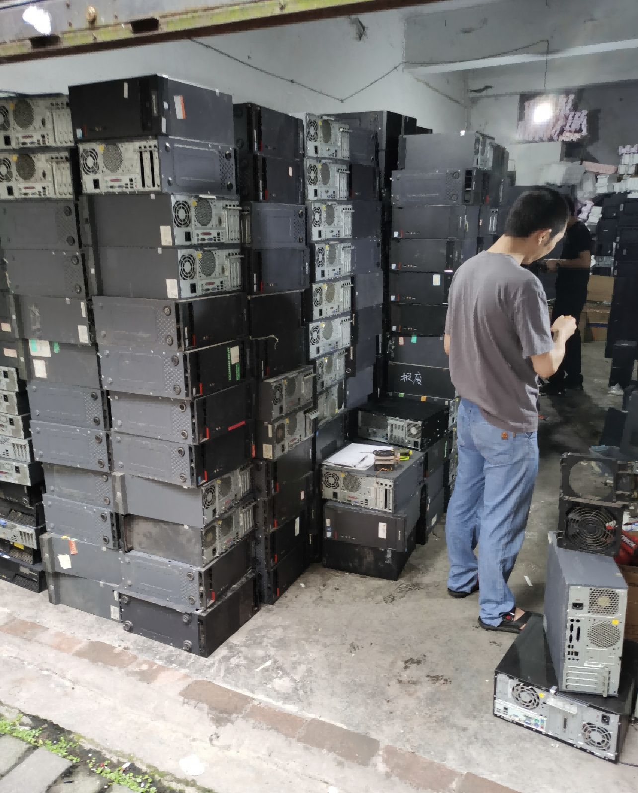 石井街道上門(mén)電腦回收,讓你的舊設(shè)備煥發(fā)新生!(環(huán)保、便捷、高效——石井街道上門(mén)電腦回收,讓你的閑置電腦不再占用空間!)(圖1) 石井街道上門(mén)電腦回收,讓你的舊設(shè)備煥發(fā)新生!(環(huán)保、便捷、高效——石井街道上門(mén)電腦回收,讓你的閑置電腦不再占用空間!)(圖1)